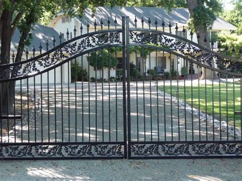 Examples of Custom Iron and Aluminum Fence and Gate Projects – Iron ...