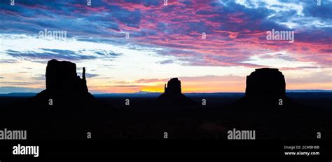 Monument Valley Sunrise Stock Photo - Alamy