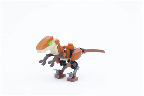 Velociraptor LEGO Jurassic World dinosaur build