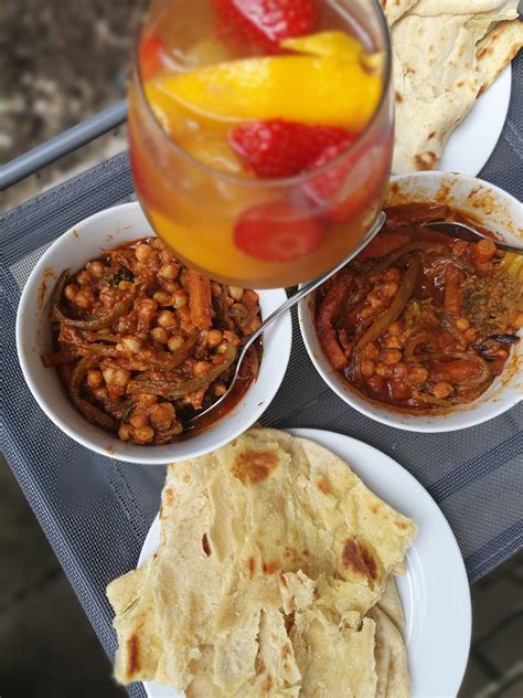 [Homemade] vegetarian curry with roti : r/food