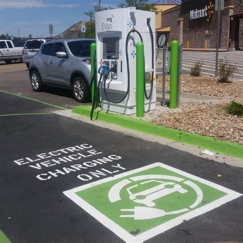 Walmart gets EVgo electric car charging stations