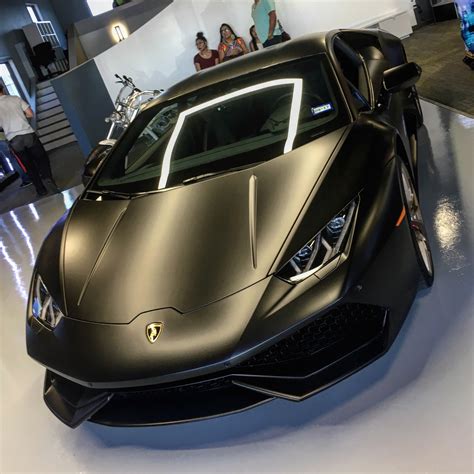 Descubrir 55+ imagen lamborghini huracan matte black - Abzlocal.mx