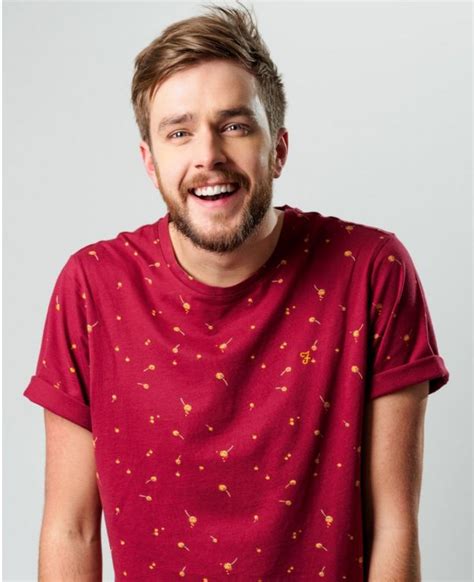 Iain Stirling Love Island Season 1 - Smithcoreview