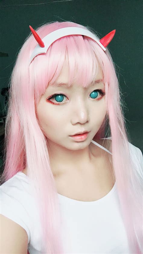 Zero Two cosplay by HazelBoaMiki | Zero two cosplay, Cosplay makeup ...