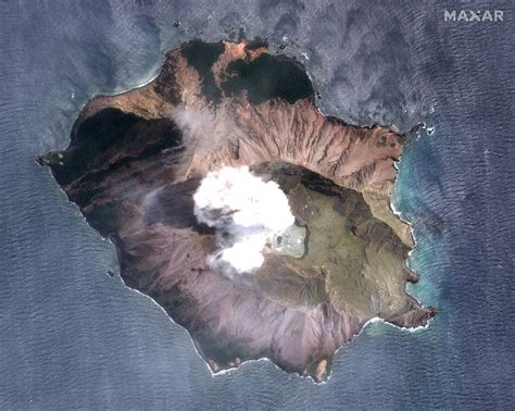 Satellite Sees Deadly New Zealand Volcano Eruption from Space (Photos ...