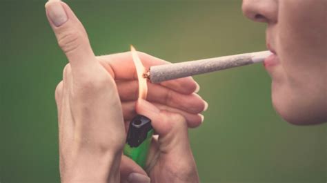 How to Smoke a Joint - Everything You Need to Know to Smoke Like a Pro