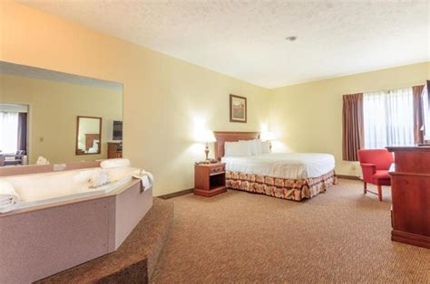 30 Hotels with Hot Tub in Room in Branson, MO