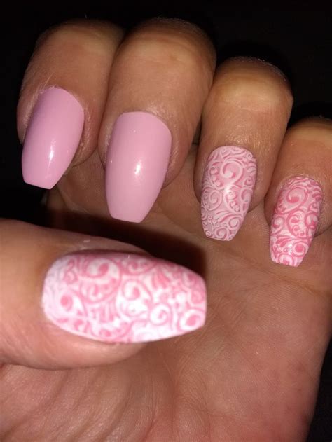 Pretty pink nails with heart design | Pink nails, Valentine's day nails ...