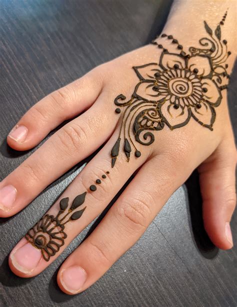 Hand Henna - Small Design - Essential Henna