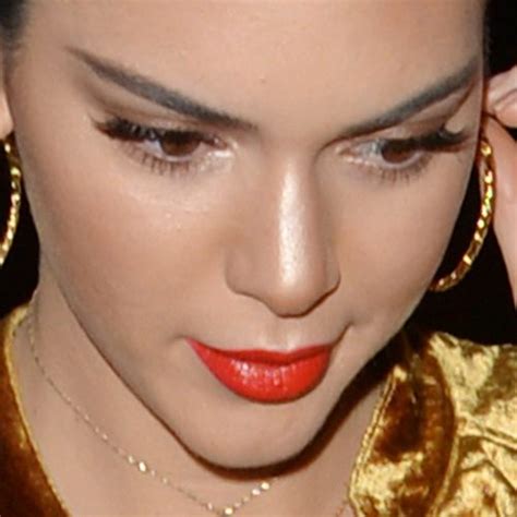 Kendall Jenner Red Lipstick Makeup | Lipstutorial.org