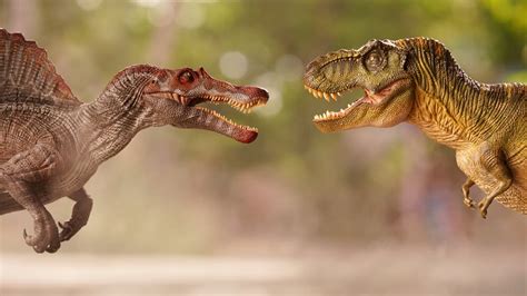 Spinosaurus Vs. T-Rex: 15 Differences (Incl. Size Comparison)