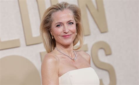 Gillian Anderson Unveils the Secrets Behind her Golden Globes Radiance