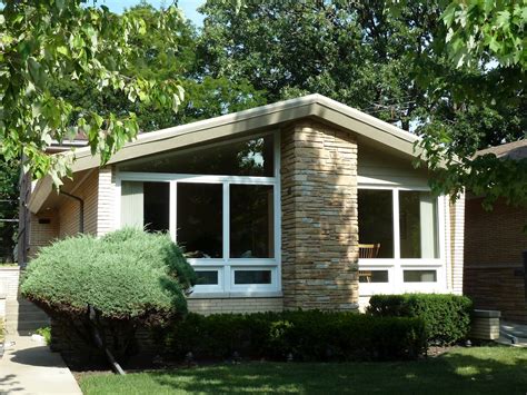 The Chicago Real Estate Local: Under Contract: Mid Century Modern house ...