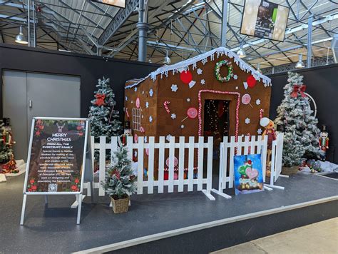 Helping Doncaster UTC students build a gingerbread house for the Eve's ...