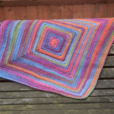 Continuous Granny Square Afghan Pattern | AllFreeCrochetAfghanPatterns.com