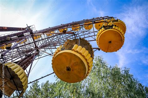 ghost town pripyat, chernobyl ferris wheel Stock Photo | Adobe Stock