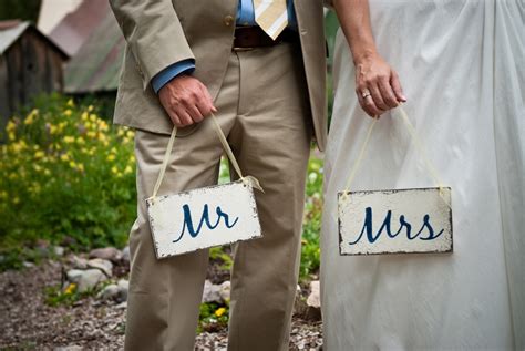 DIY wedding signs for outdoor summer wedding