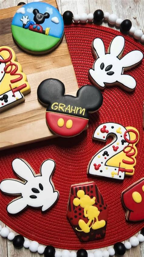 Mickey Mouse birthday party food♥️🖤🐭 | Birthday party food, Mickey ...