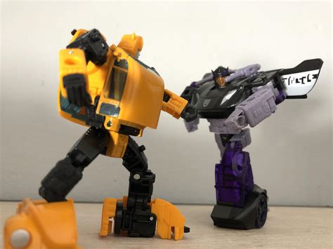 Bumblebee vs Barricade in G1 : r/transformers