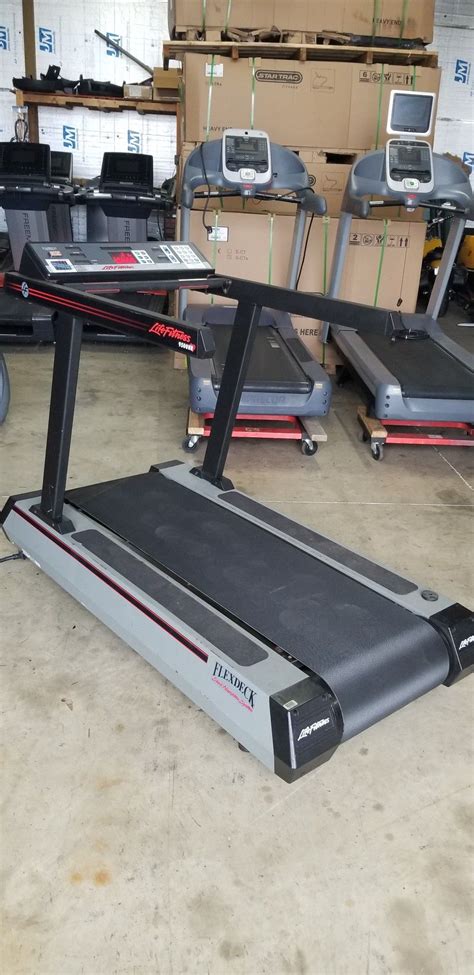 New arrival- pre-owned Life Fitness TR9500HR Classic treadmill (new ...