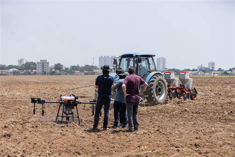 Precautions for Using Tractor GPS Guidance Systems - HD TECH