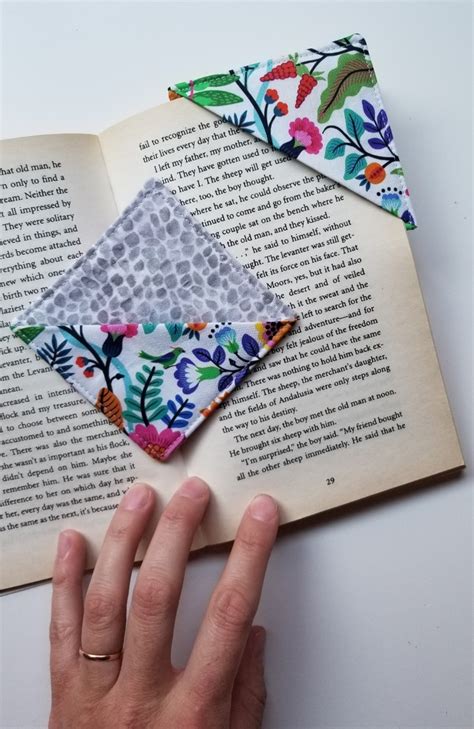 Quick and Easy Fabric Bookmarks with scraps of fabric