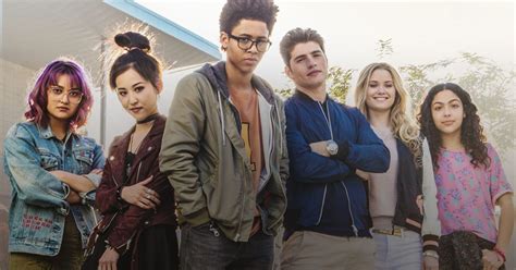 Marvel releases first cast image of 'Runaways' TV series - CNET