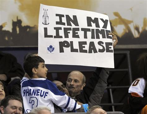 16 Awesome Hockey Fan Signs | Sports humor, Hockey fans, Hockey humor