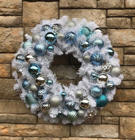 Blue And White Christmas Wreath – HomeDecorish