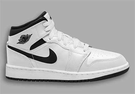 Kid's Air Jordan 1 Mid "White/Black" DQ8423-132 | SneakerNews.com