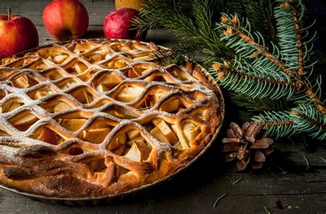 Premium Photo | Christmas apple pie