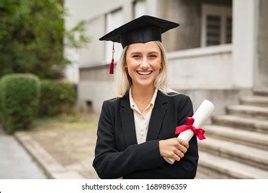 110,028 Girl Graduation Stock Photos, Images & Photography | Shutterstock