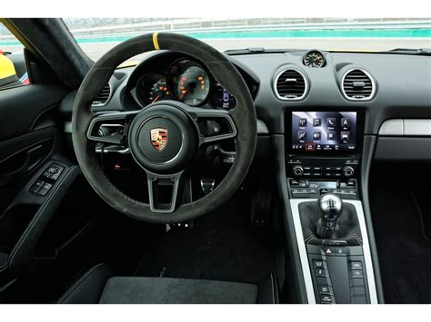 2020 Porsche Cayman: 30 Interior Photos | U.S. News