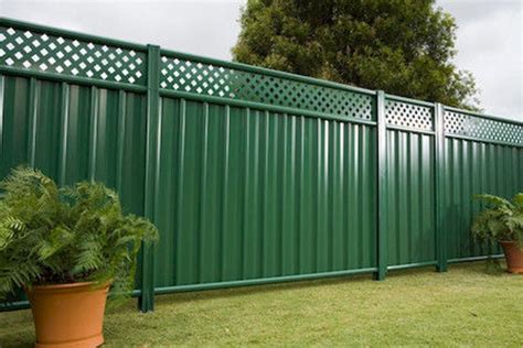 44 Easy And Cheap Backyard Privacy Fence Design Ideas - ROUNDECOR ...