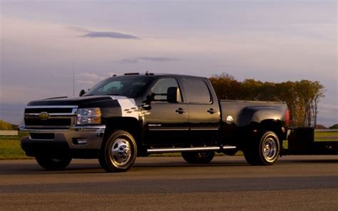 Face-Auto: 2011 Chevrolet Silverado 2500HD and 3500HD