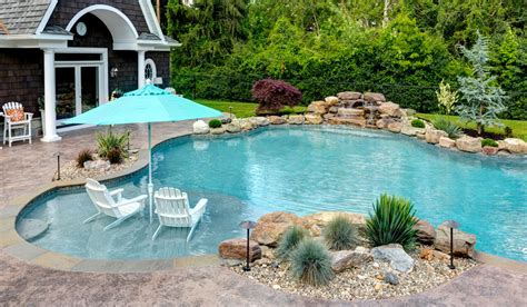 Benefits of Having a Sun Deck or Tanning Ledge in Your Gunite Swimming Pool