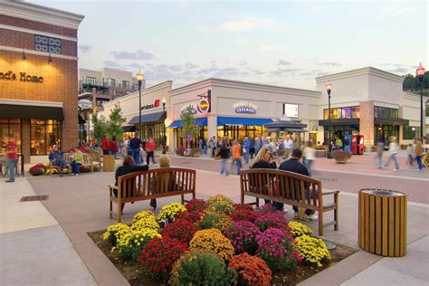 It’s Time For A Shopping Adventure at Branson Landing - ThousandHills.com