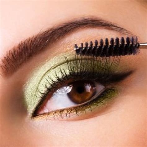 Mascara Tips and Tricks | ThriftyFun