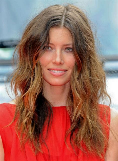 Jessica Biel's natural brown hair color with blonde streaks.