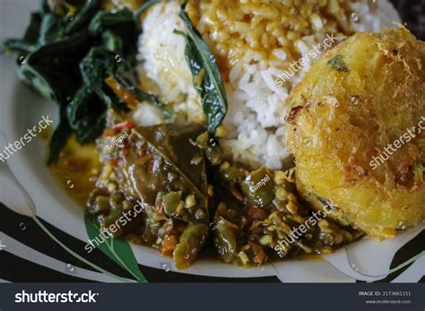 Nasi Padang Typical Food Indonesia Stock Photo 2173661151 | Shutterstock