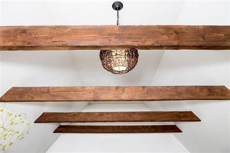 8 Inspiring Projects with Reclaimed Wood Beams [Picture Examples]