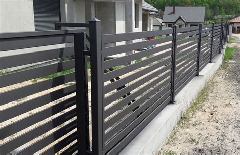 20+ Modern Horizontal Metal Fence – The Urban Decor