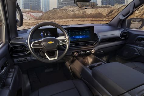 Chevrolet shows off the 2024 Silverado EV, its first electric pickup ...