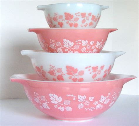 Vintage Pyrex Gooseberry Pink Cinderella Bowl Set