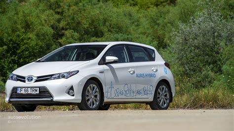 TOYOTA Auris Hybrid Review - autoevolution