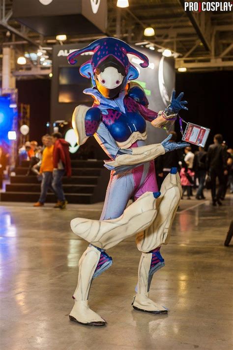 MY GOD SOMEONE ACTUALLY DID IT! A PERFECT WARFRAME COSPLAY!! She (or he ...