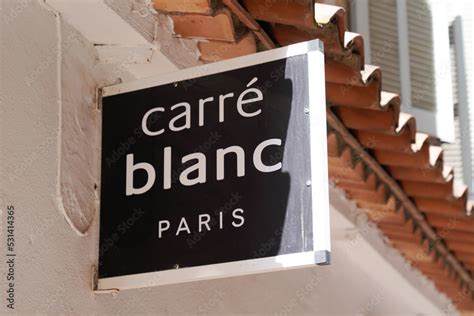 carre blanc boutique brand logo and sign text on wall facade entrance ...