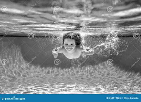 Child Swim Under Water in Sea. Kid Swimming in Pool Underwater Stock ...