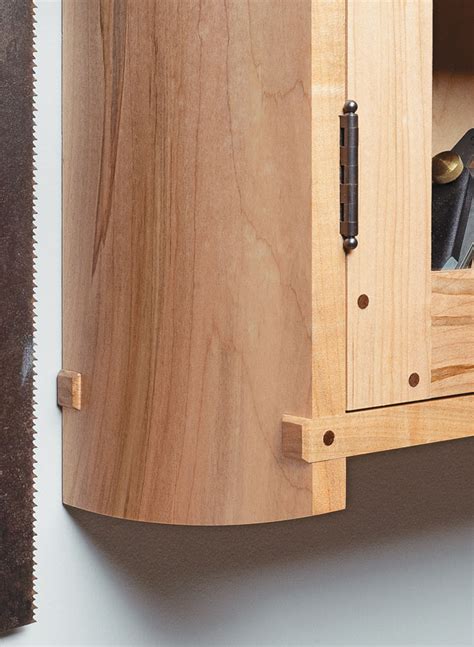 Wall-Mounted Tool Cabinet | Woodworking Project | Woodsmith Plans