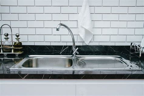 How to clean a stainless steel sink using baking soda, vinegar, club ...